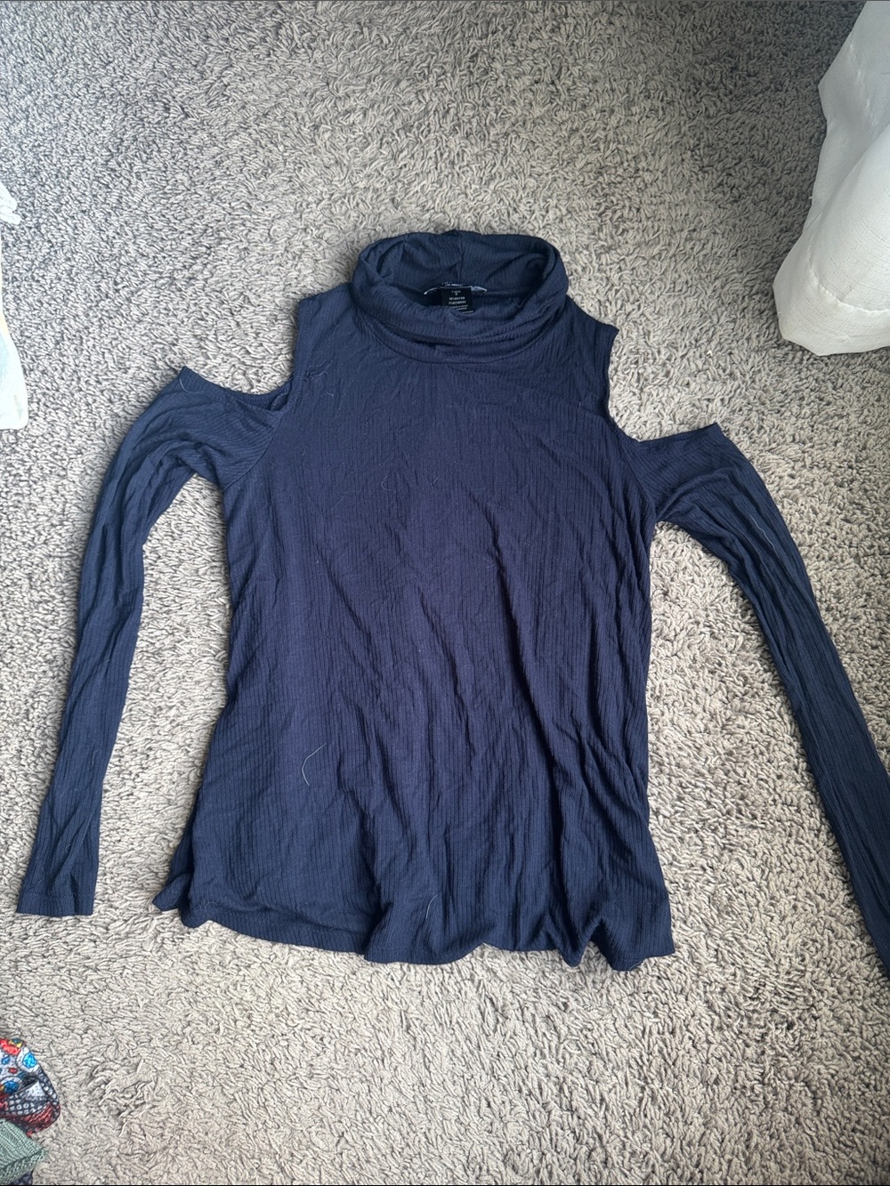 Cold-Shoulder Turtleneck Long-Sleeve Top in Navy